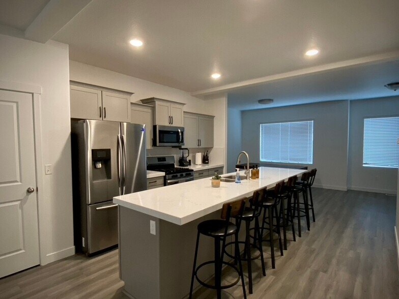 Building Photo - 1502 S 590 W
