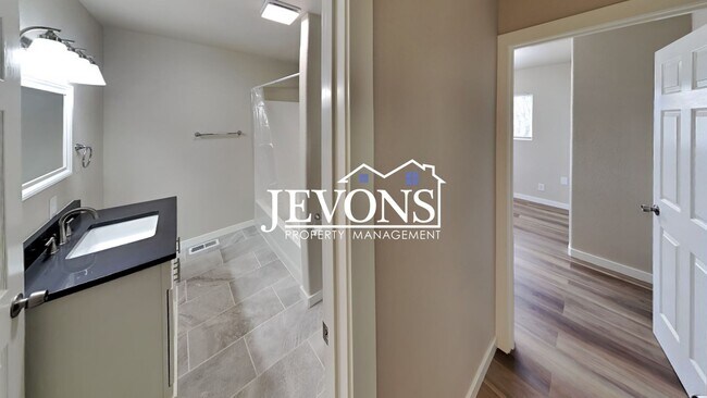 Building Photo - $500 Off First Month! 3BR Home w/ Washer & Dryer on Spacious 1-Acre Orchard Lot