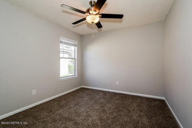 Building Photo - 3757 Woodbriar Dr