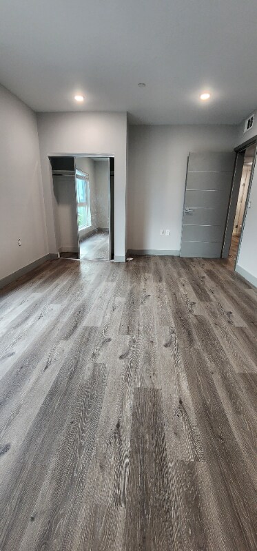 Building Photo - 7040 Woodman Ave