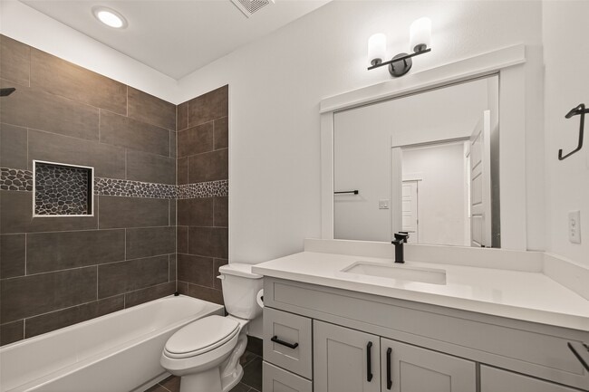 Building Photo - 1406 Mansfield St