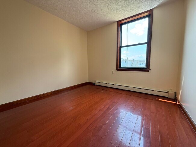 Building Photo - 811 Minnie Pl