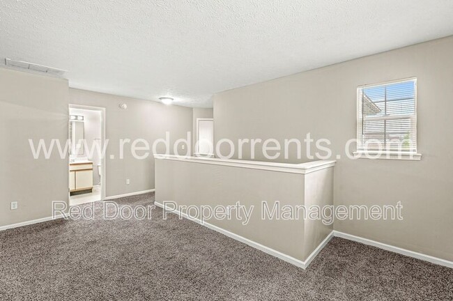 Building Photo - 10857 Cedar Pine Dr