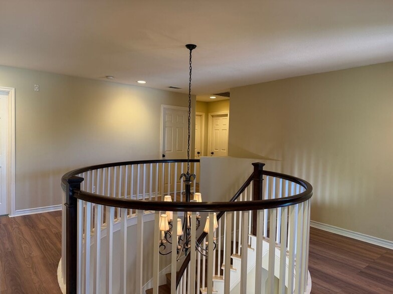 Building Photo - 16333 Fox Hollow Way