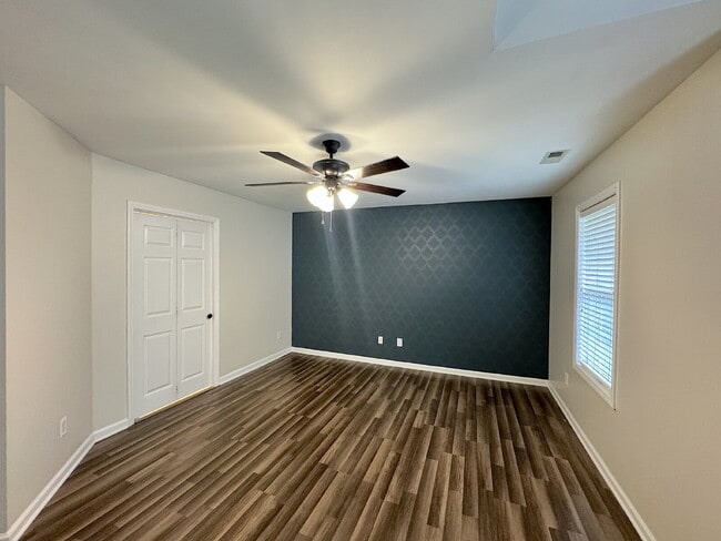 Building Photo - Beautiful 2 Bedroom Condo in Cary!
