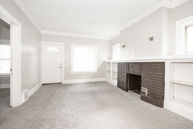 Building Photo - 5 BED 2 BATH BEAUTIFUL SINGLE FAMILY HOME ...