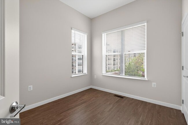 Building Photo - 5851 Columbia Pike