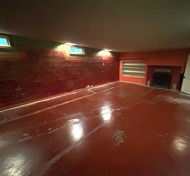 Building Photo - Rambler with Basement