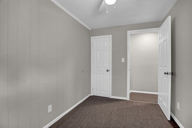 Building Photo - Completed Renovated Townhouse