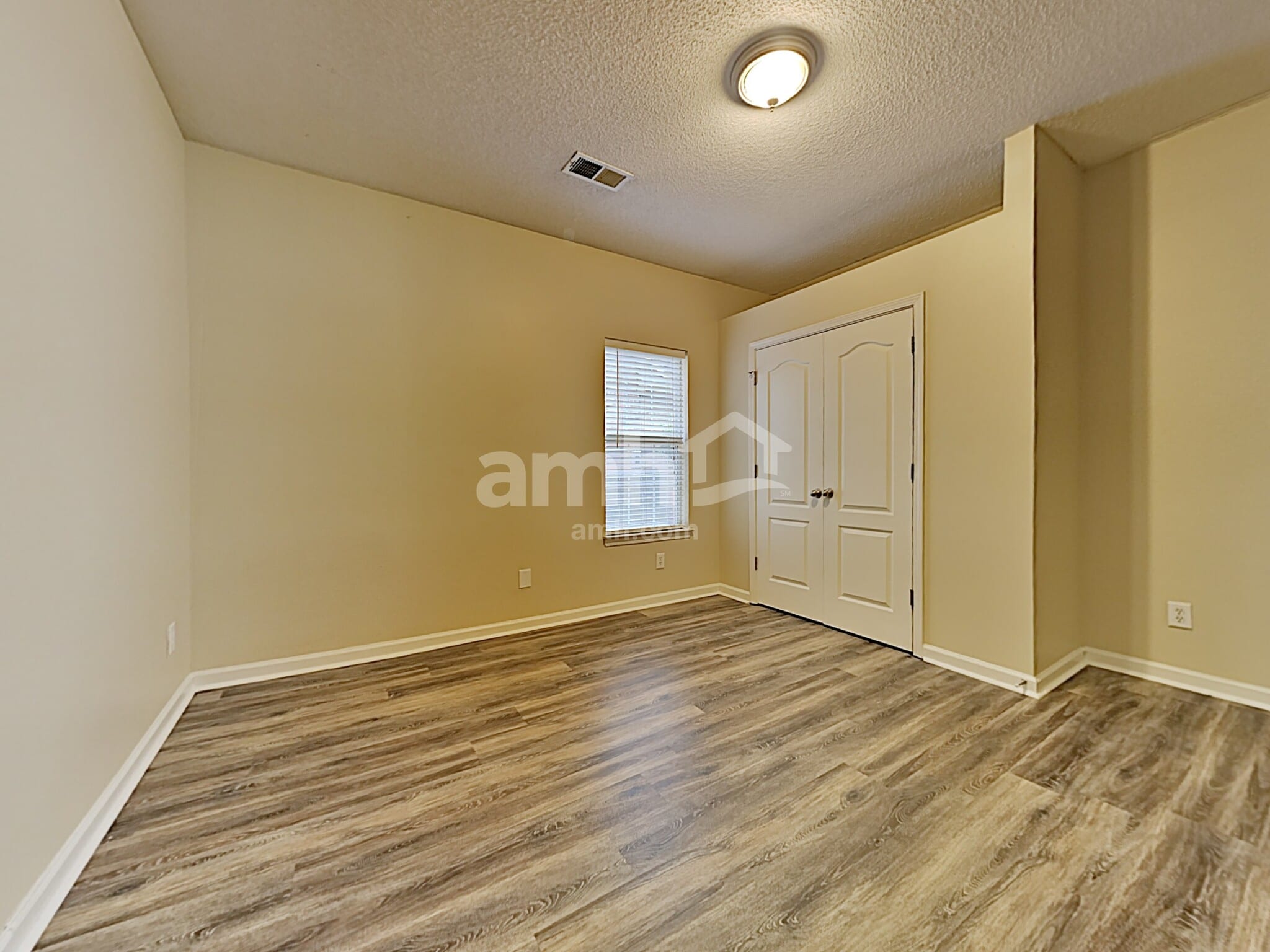 Building Photo - 3864 Lake Village Cv