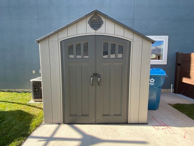 Building Photo - 238 E 370 N