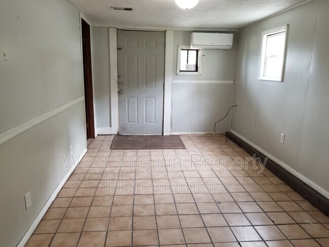 Building Photo - 606 21st St W