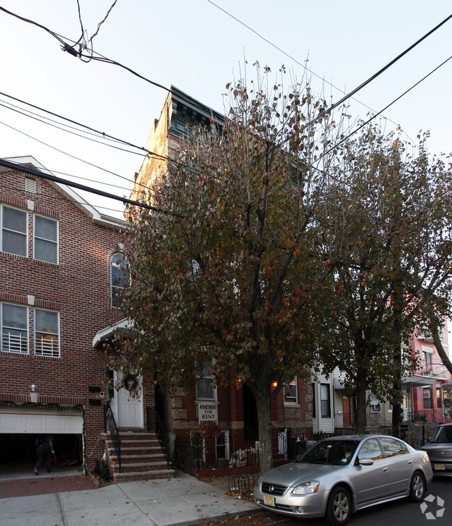 Building Photo - 127 Ogden Ave