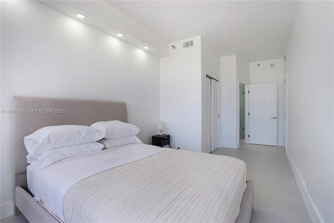 Building Photo - 19101 Mystic Pointe Dr