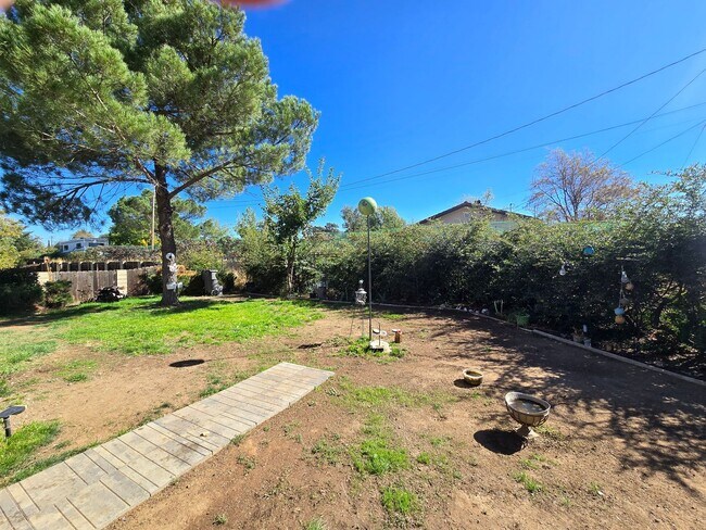 Building Photo - House for rent  | 3 Bedrooms | 2 Bathrooms...