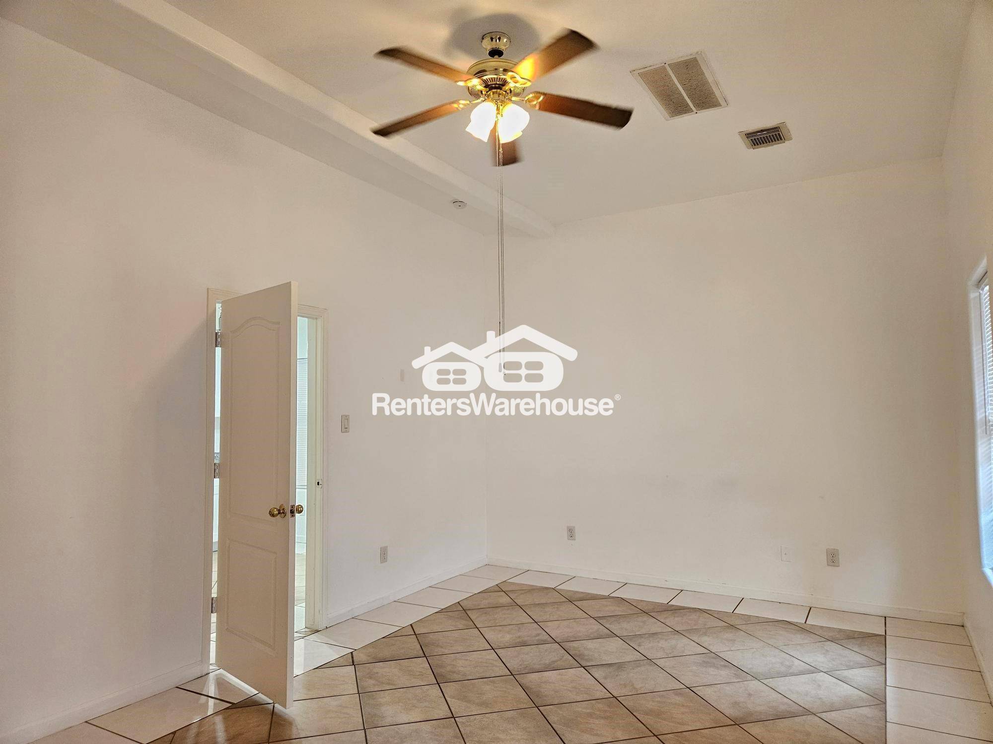 Building Photo - 5027 Creekmont Dr