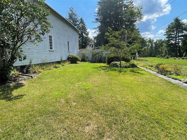 Building Photo - 68 Front St