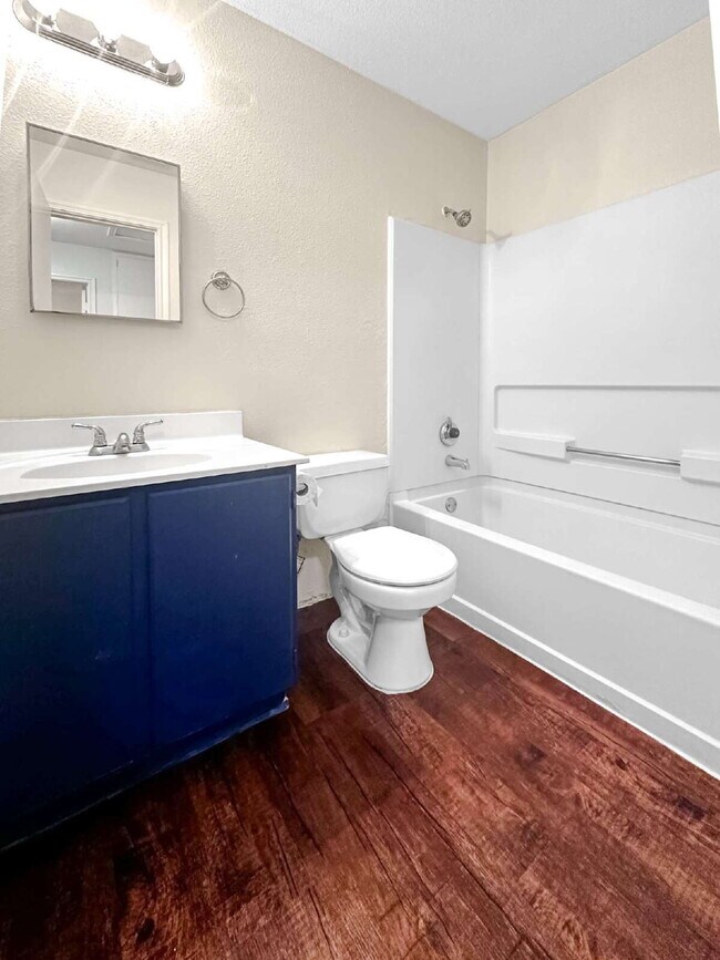 Building Photo - Cozy 2 Bedroom 2 Bath 1 Story Home