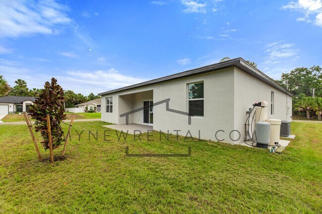 Building Photo - Deposit-Free! Modern, energy efficient hom...