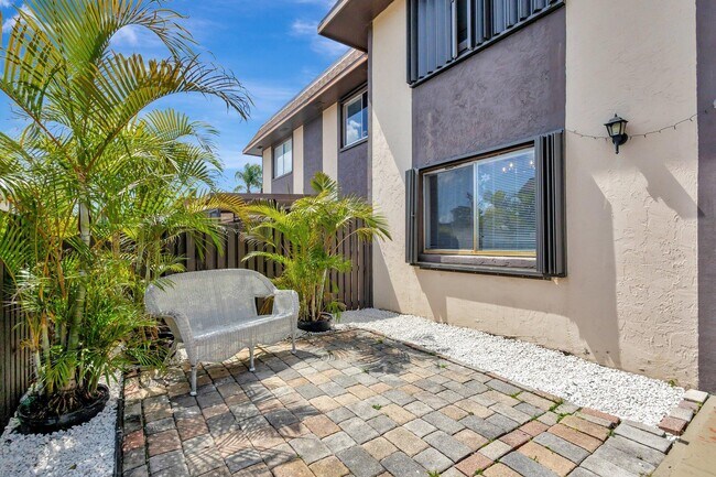 Building Photo - 2110 Sherwood Forest Blvd