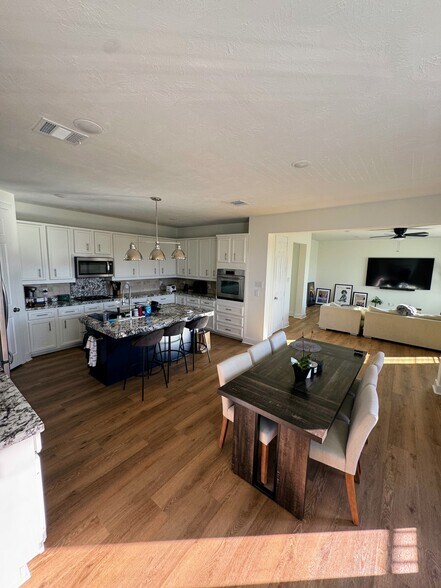 co-shared living space - 4406 Vernon St