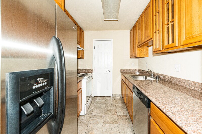 Building Photo - 120 Caldecott Ln
