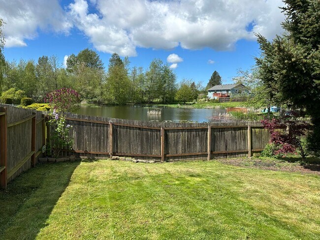 Building Photo - Ferndale 3 Bedroom 2 bath Rambler Small Pe...