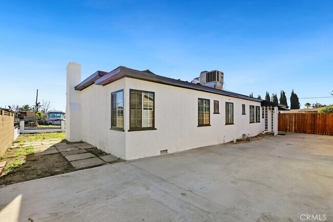 Building Photo - 7726 Blanchard Ave