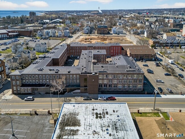 Building Photo - 325 Lafayette St