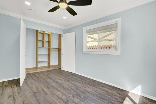 Building Photo - 10548 Boca Entrada Blvd