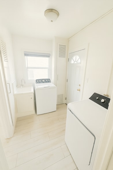 Building Photo - 211 2nd St