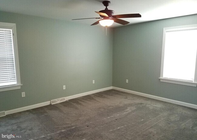 Building Photo - 914 Tuckerton Rd