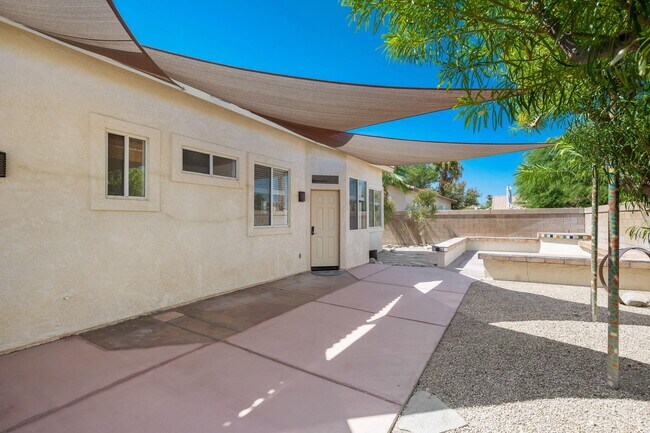 Building Photo - 45160 Debbie Dr