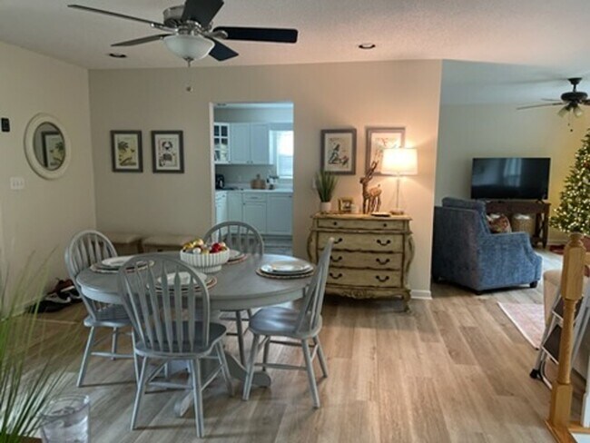 Building Photo - 253 Riverrun Dr