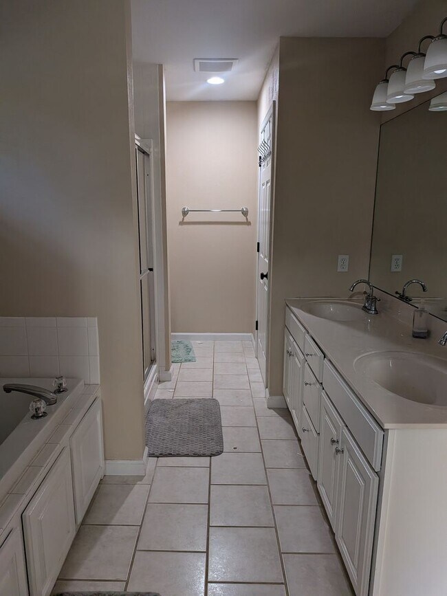 Building Photo - 4108 Cedar Crest Ln