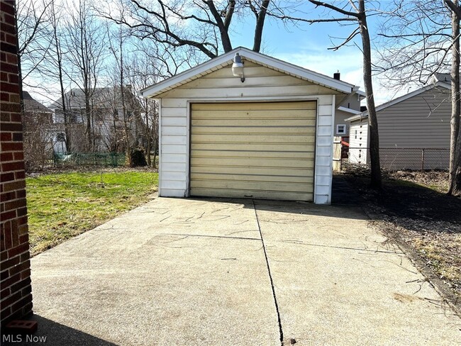 Building Photo - 982 Dan St