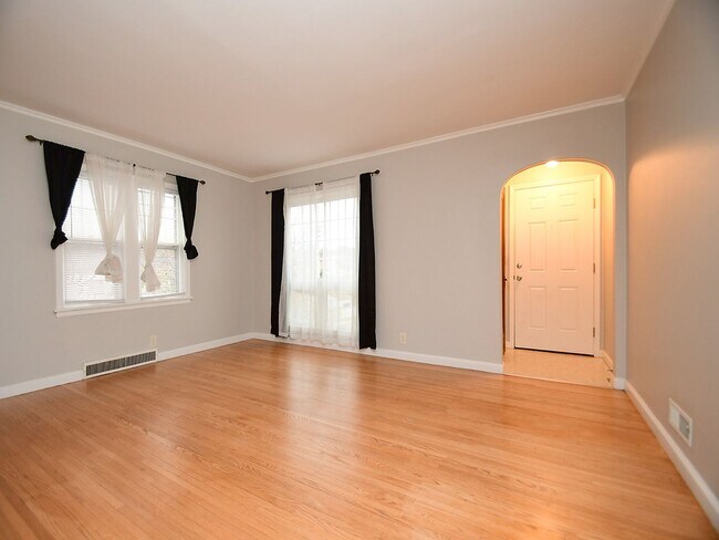 Building Photo - 2108 S 46th St