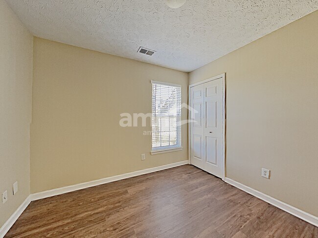 Building Photo - 1002 Mallory Ln