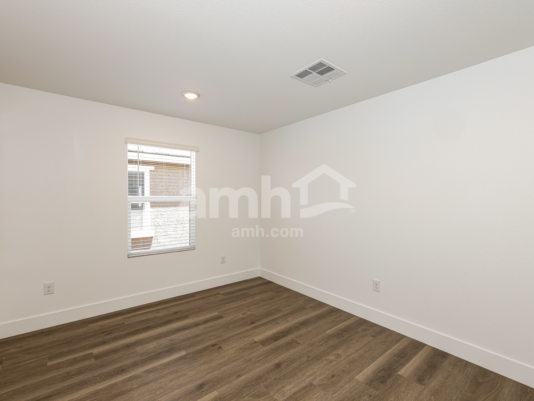 Building Photo - 8750 N Begonia Ct