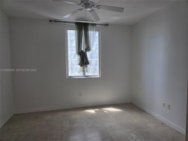 Building Photo - 1050 Brickell Ave