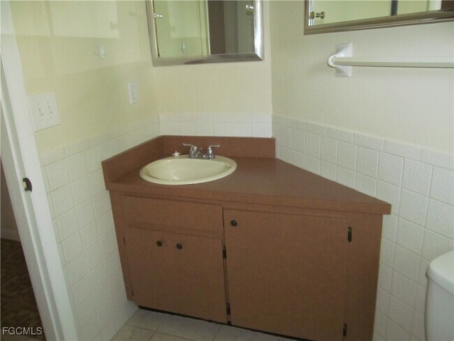 Building Photo - 1411 Caywood Cir S