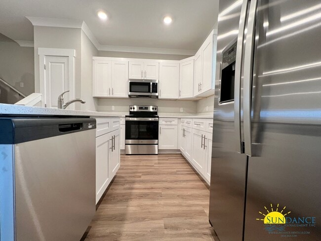 Building Photo - Beautiful 3 Bedroom 2.5 Bathroom Townhome with Garage!