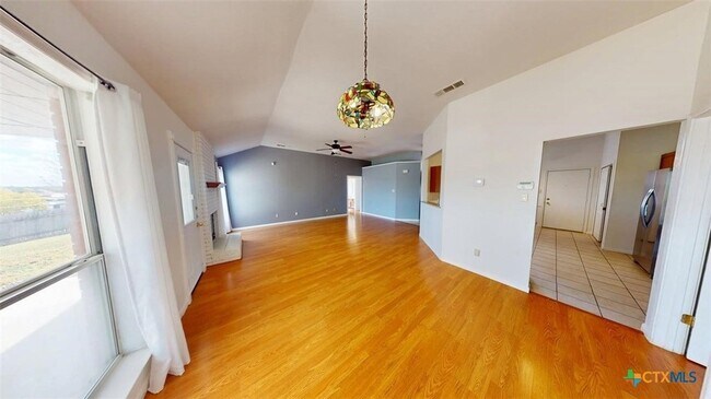 Building Photo - 411 Tomahawk Dr