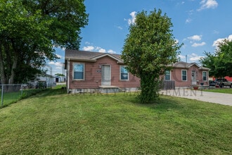 Building Photo - 305 S Elm St