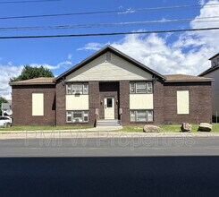Building Photo - 210 Pine St