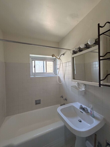 Building Photo - 4960 N Marine Dr