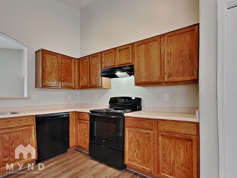 Building Photo - 8617 W Echo Ln