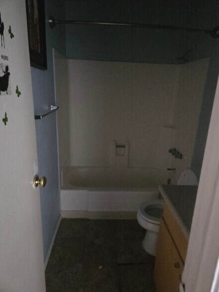 Building Photo - 1824 E Bonanza Rd