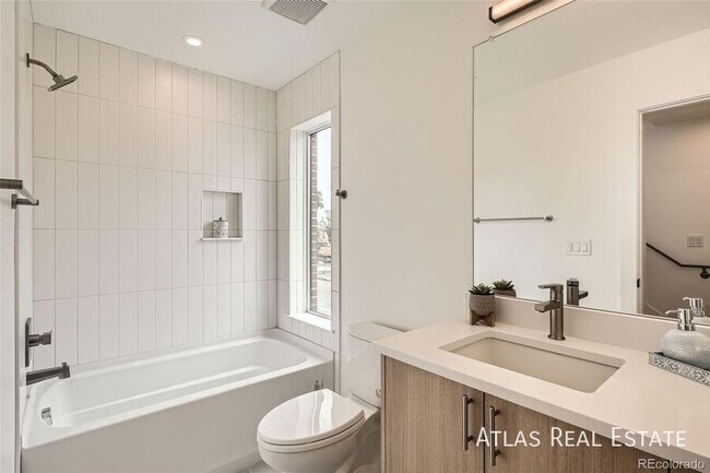 Building Photo - 115 W 2nd Ave