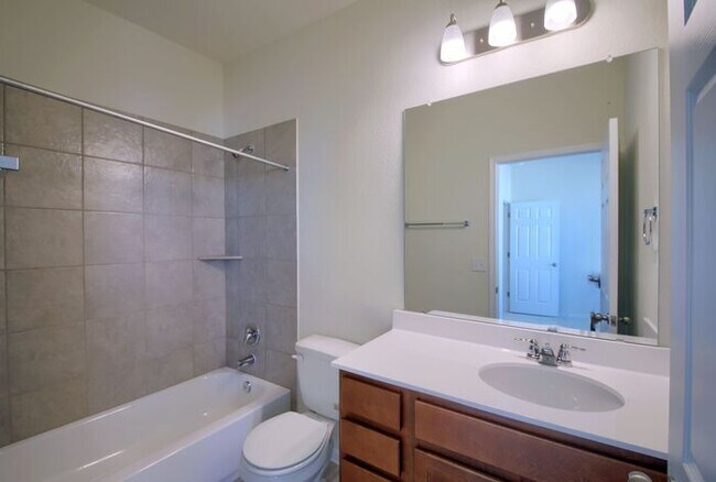 Building Photo - Charming 4 beds 3.5 baths in Leander